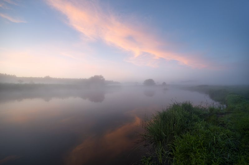 вечер,закат,река,туман,берег,небо,облака,отражение туман вечерний фото превью