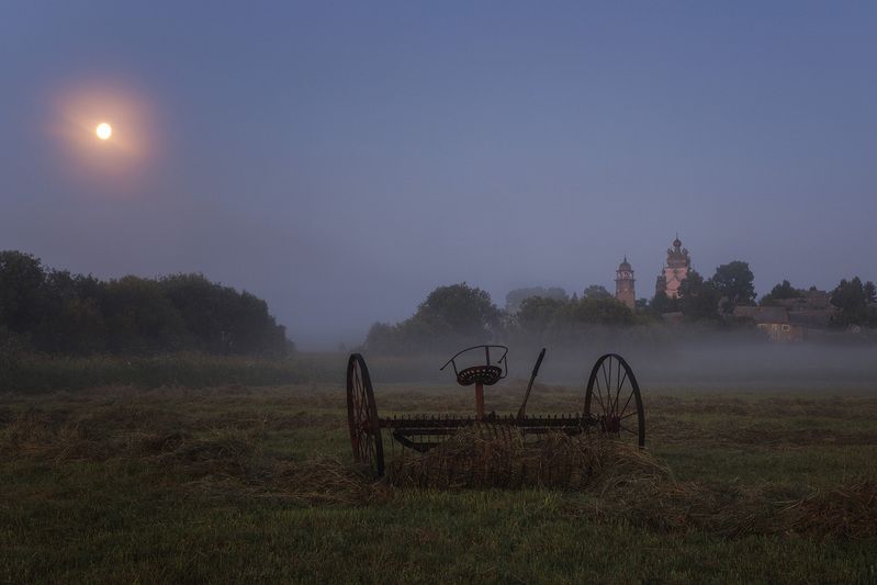 турчасово, луна, церковь, белая ночь, косилка, туман Турчасово фото превью