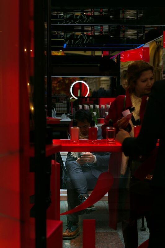 уличный женский портрет, магазин, гум  фото превью