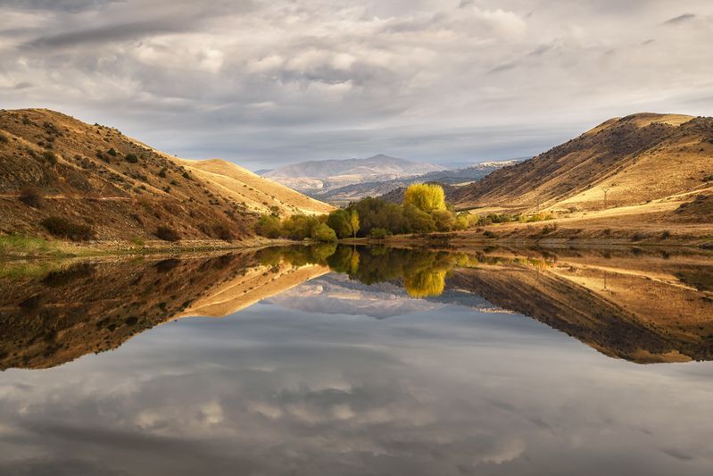 кавказ, горы, армения, armenia, осень в горах, горы осенью, горное озеро, озеро, водохранилище, отражение, отражение в воде Отражение циклона фото превью