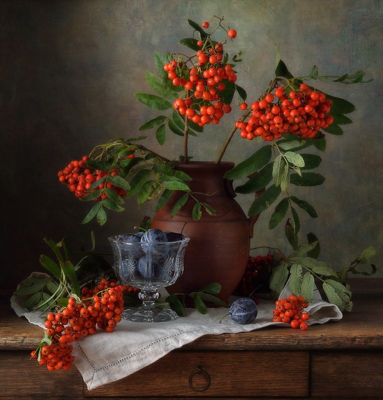натюрморт,калина,ягоды,сливы,кувшин рябиновый... фото превью