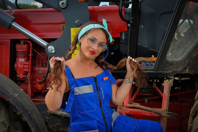 На тракторе. фото превью