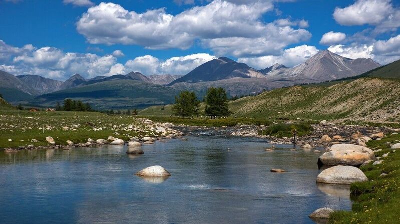 Река у подножья Больших гор фото превью