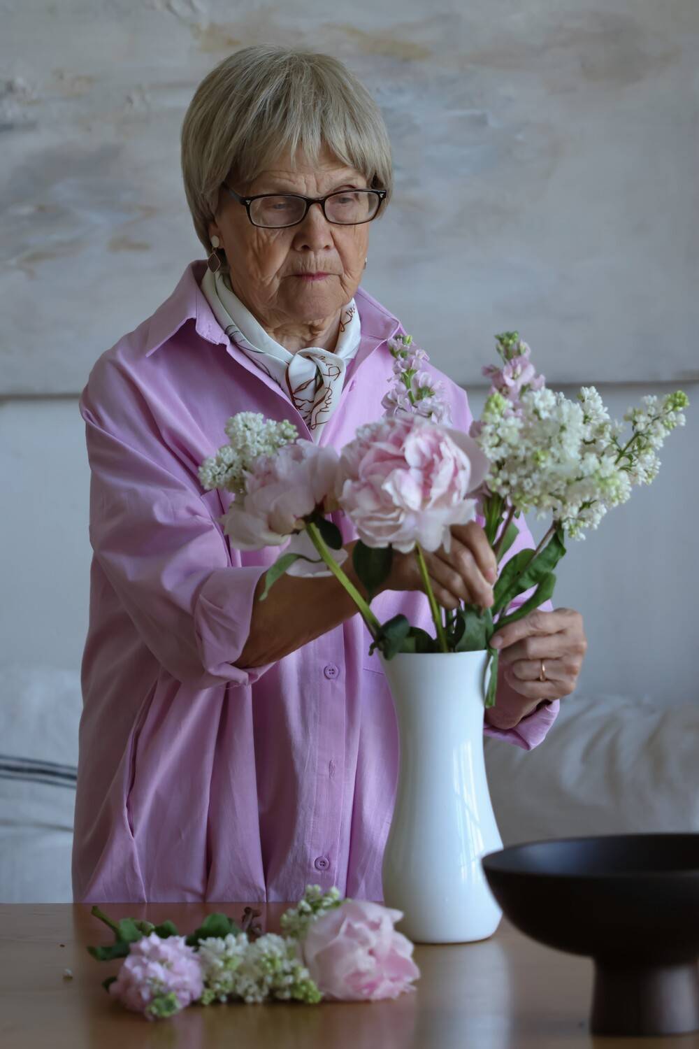 Женский портрет, цветы, розовое платье, Герцен Наталья