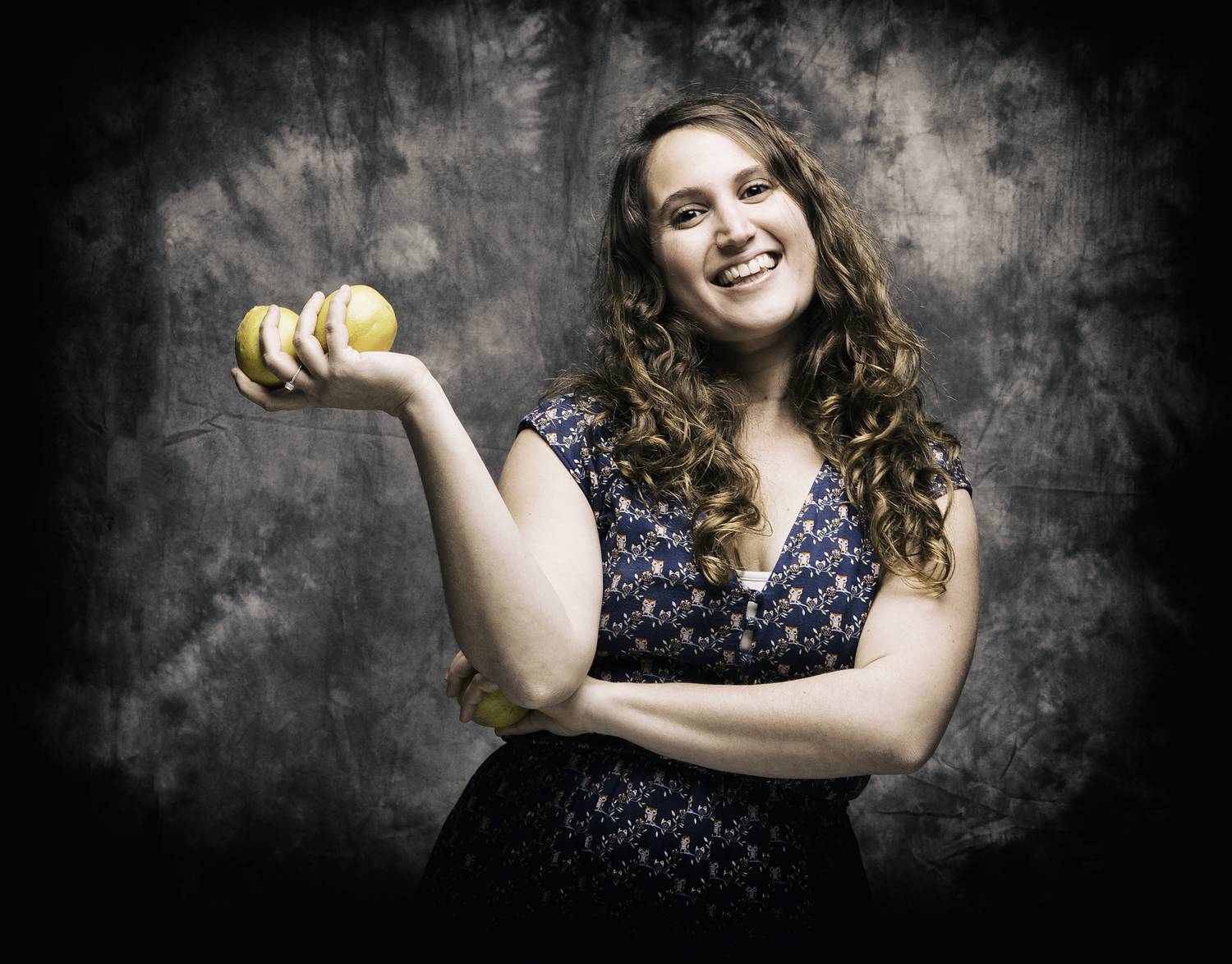 portrait, smile, happy, cheerful, oranges, citrus, fruits, curly, hair, floral, dress, blue, yellow, natural, authentic, joyful, bright, warm, studio, lighting, photography, model, beauty, genuine, lifestyle, healthy, fresh, vibrant, casual, friendly, pos, Erik Rozman