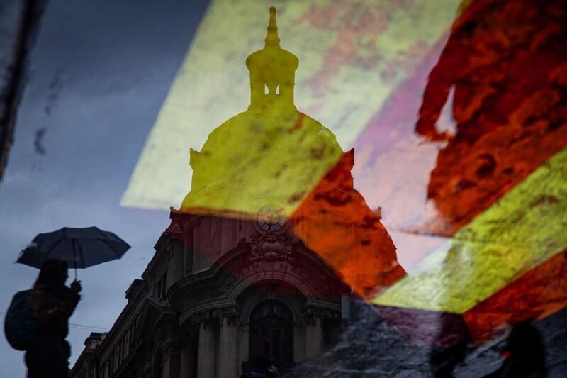 streetphotography, street, fotografía callejera, bastian cifuentes araya, periodista furioso, streetphoto, street photo, street photography, bolsa de comercio de santiago, lluvia, rain BOLSA DE COMERCIO DE SANTIAGO фото превью