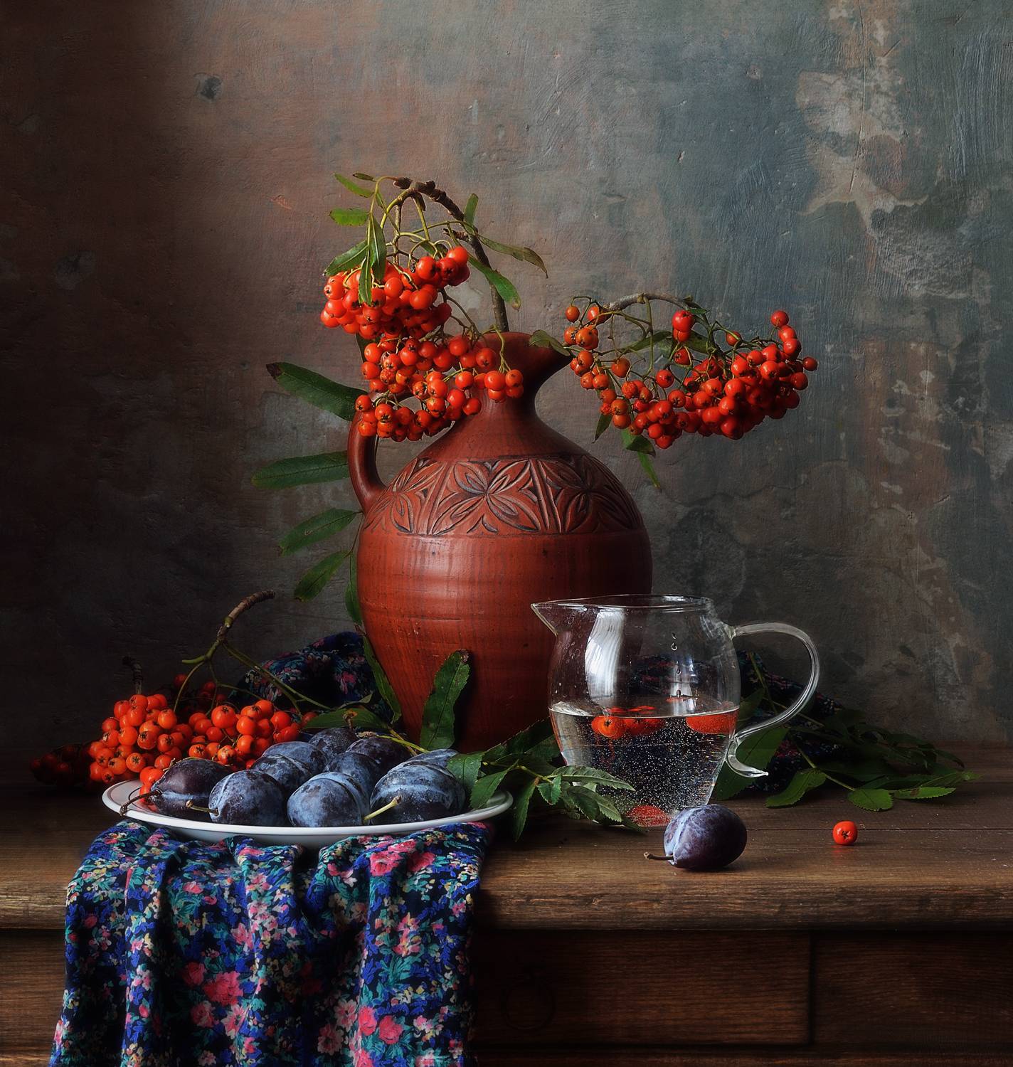 натюрморт,рябина,ягоды,сливы,кувшин, Наталия К
