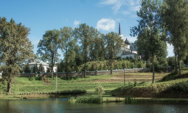 Святогорский монастырь. Пушкинские горы. Могила А.С. Пушкина фото превью