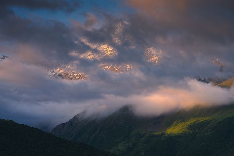 осетия, горы, рассвет, пейзаж Облачная маскировка фото превью