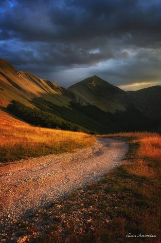 Road to Fargno refuge