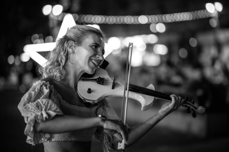 Скрипачка фото превью