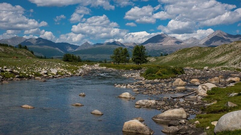 монголия, горы, лето, облака, озеро, горы, река, камни, валуны Чистая вода Монголии фото превью
