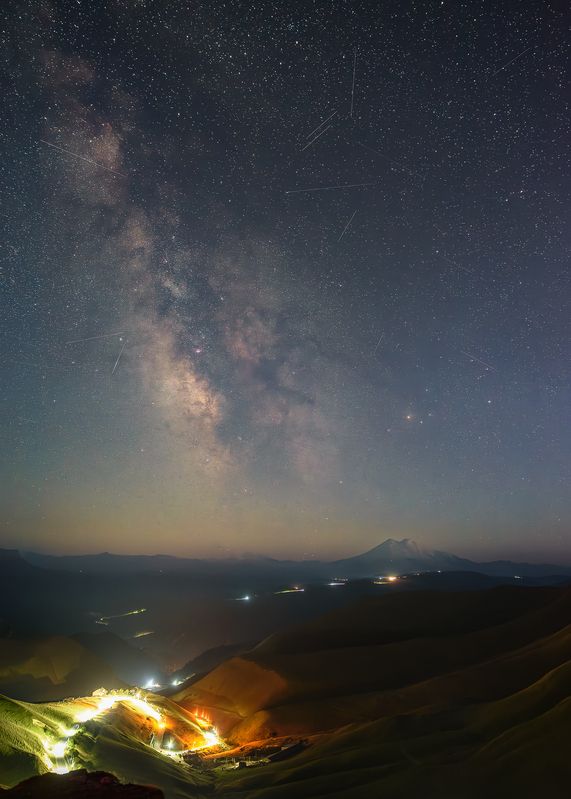 кавказ, кабардино-балкария, горы,  эльбрус, ночь, ночь в горах, млечный путь, звездное небо Трафик космический и наземный фото превью