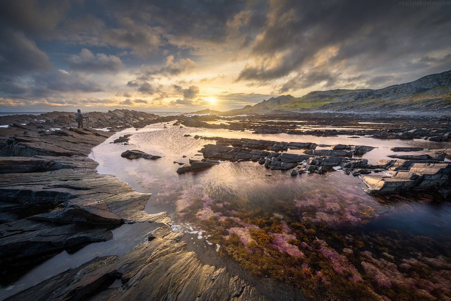 кольский, фототур, яковлевфототур, сияние, аврора, териберка, хибины, волосяная, канладакша, белое море, баренцево, арктика, север, заполярьеконец осени, предзимье - мое любимое время на кольском. доступен ряд локаций, спрятанных под снегом, например, в ф, Василий Яковлев