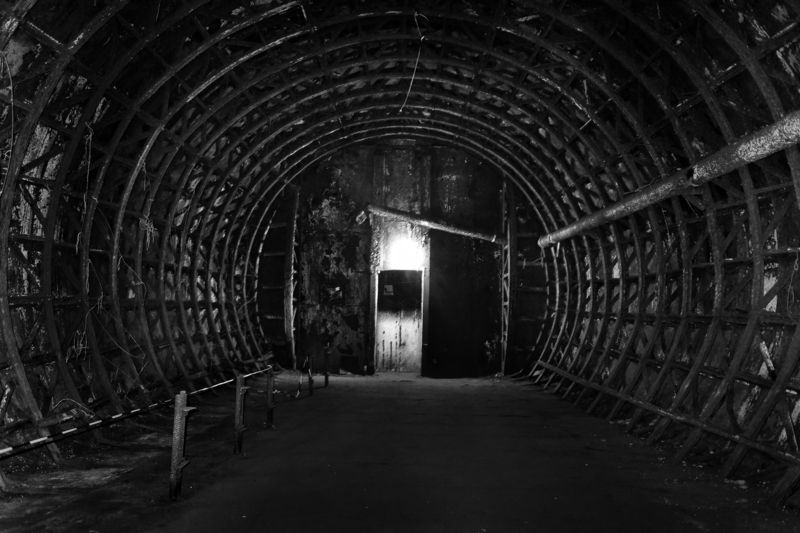 бункер, свет, тьма Бункер фото превью