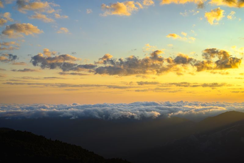 Золотые облака фото превью