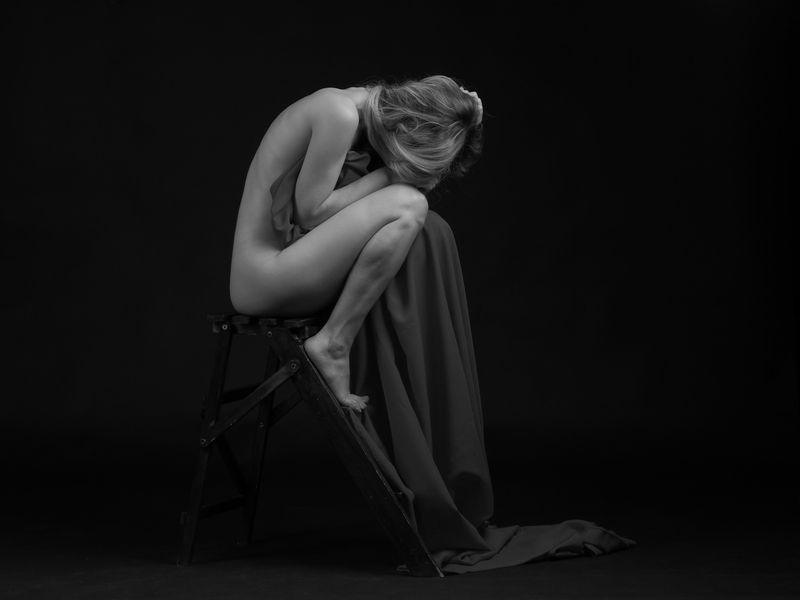 Девушка, инкогнито, обнажённая, ткань, пластика тела Она фото превью