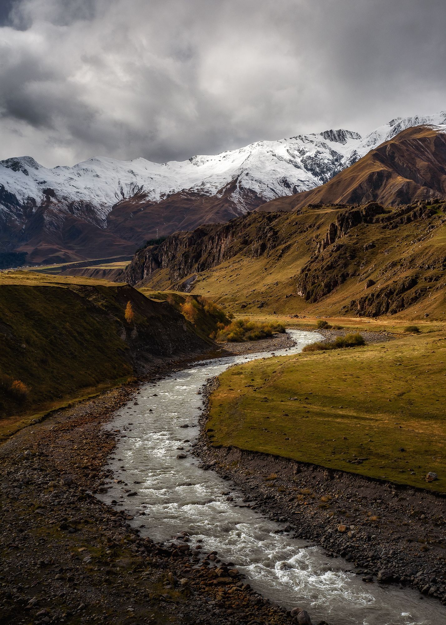 кавказ, горы, грузия, georgia, горный пейзаж, ущелье, осень в горах, горная река Терек. Происхождение фото превью
