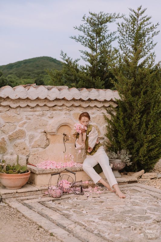 Таня и розы фото превью