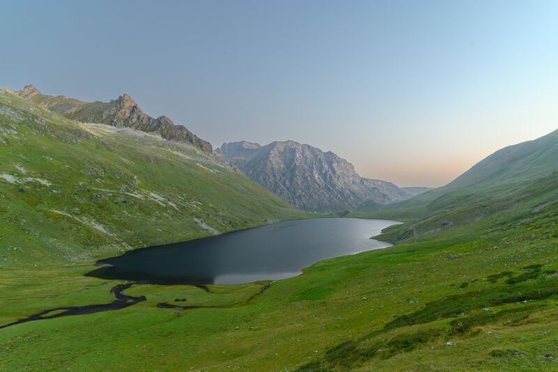 озеро, Карачаево-Черкесия, рассвет, горы Озеро Кяфар, Карачаево-Черкесия фото превью
