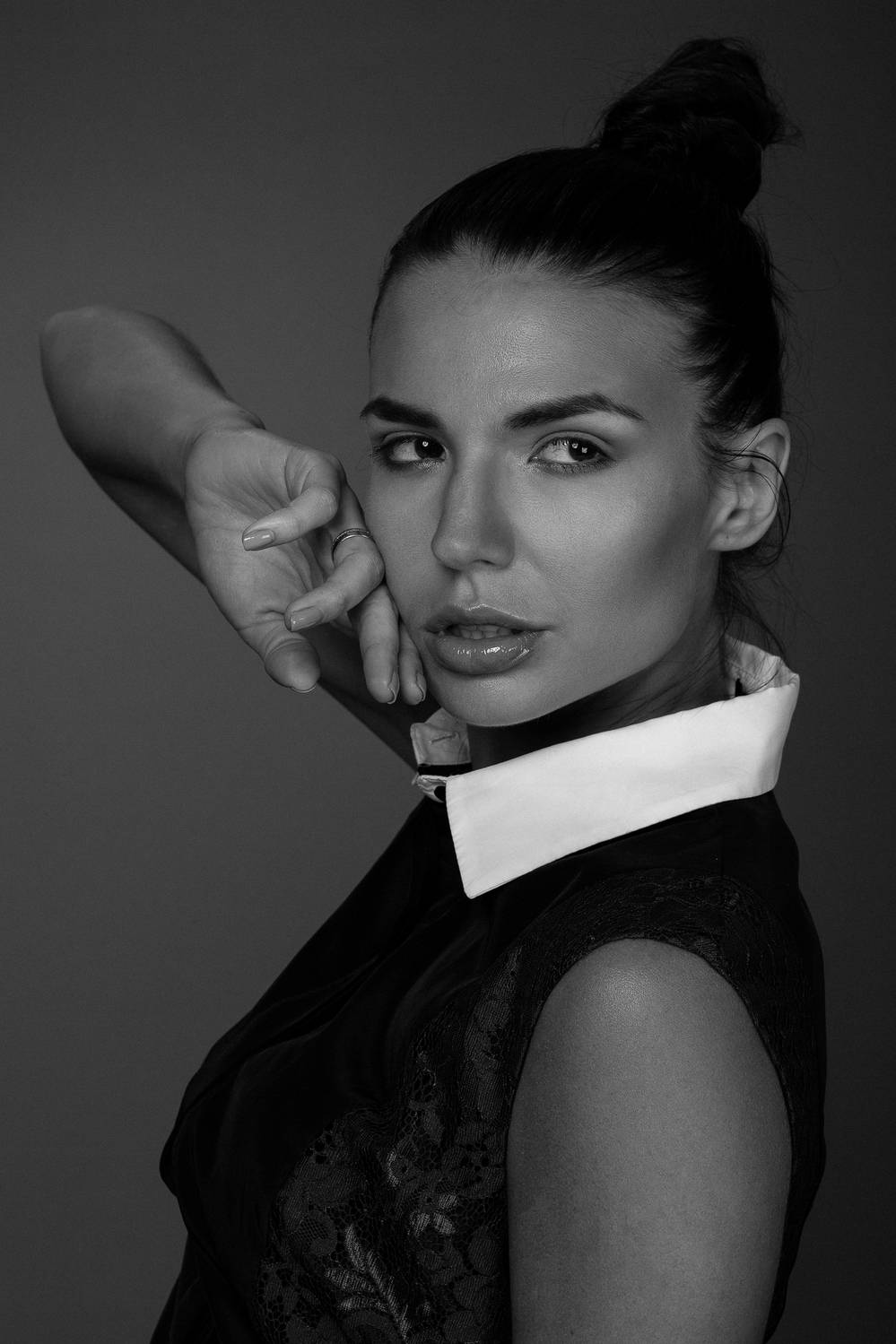 portrait, black, white, monochrome, classic, elegant, sophisticated, fashion, style, dramatic, lighting, contrast, timeless, artistic, photography, model, beauty, pose, hand, gesture, collar, topknot, bun, vintage, chic, Erik Rozman