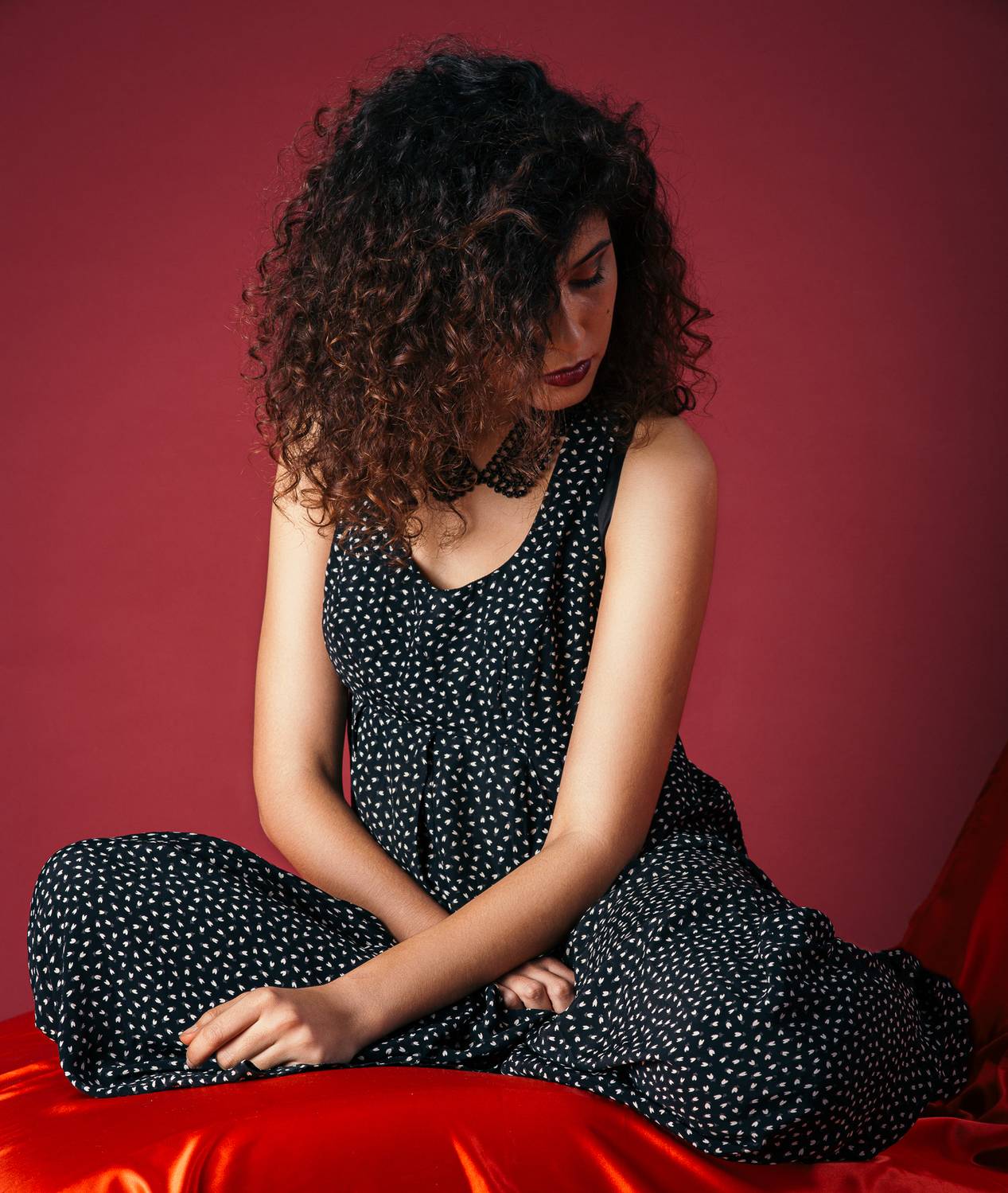 portrait, vintage, retro, polka, dots, red, background, curly, hair, classic, timeless, fashion, style, elegant, casual, sitting, cross-legged, black, white, pattern, pin-up, rockabilly, 1950s, photography, model, beauty, contrast, burgundy, dress, femini, Erik Rozman