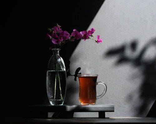 Цветы горошка и чай..