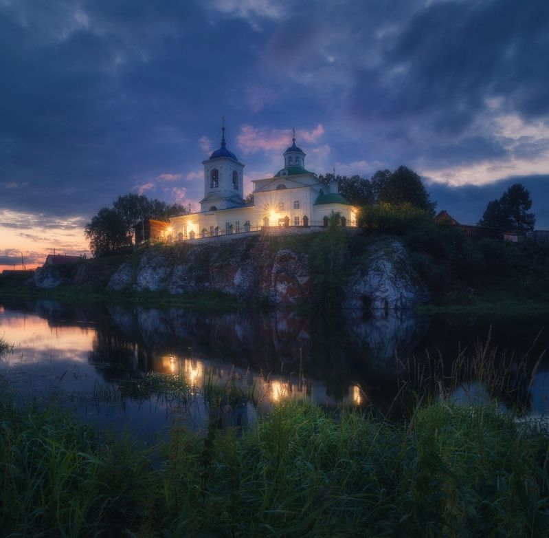 Храм на скале фото превью