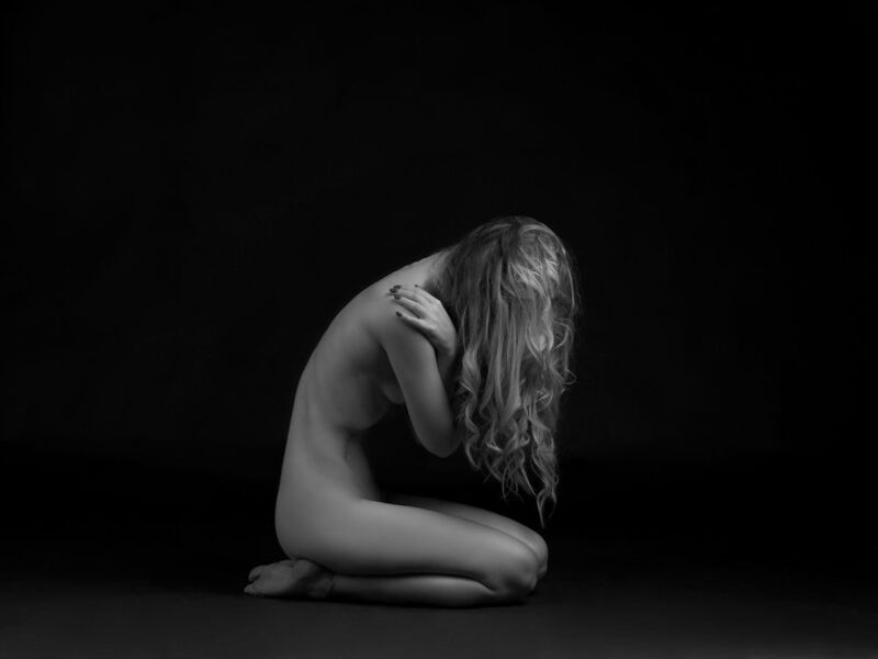 Девушка, ню, обнажённая, ч/б, инкогнито, пластика тела, прекрасная, изящная Она фото превью