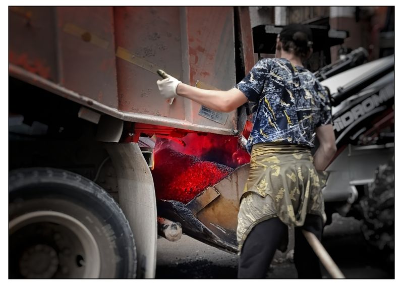 Выгружающий пламя фото превью