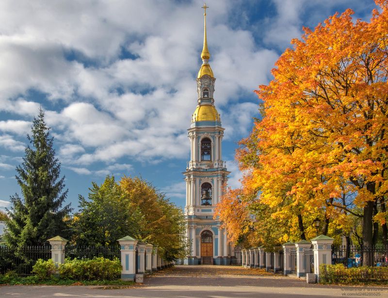 Время золотой осени...Колокольня Николо-Богоявленского Морского собора фото превью