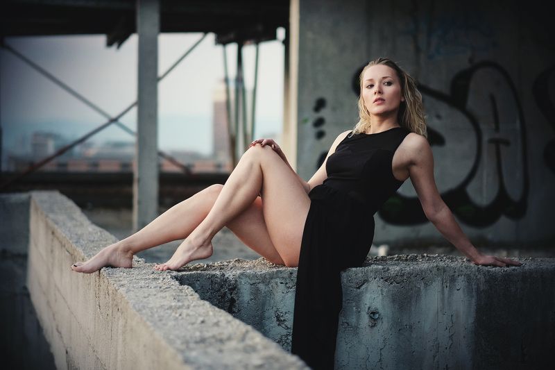 dress, building, legs,sporty Penthouse :) фото превью