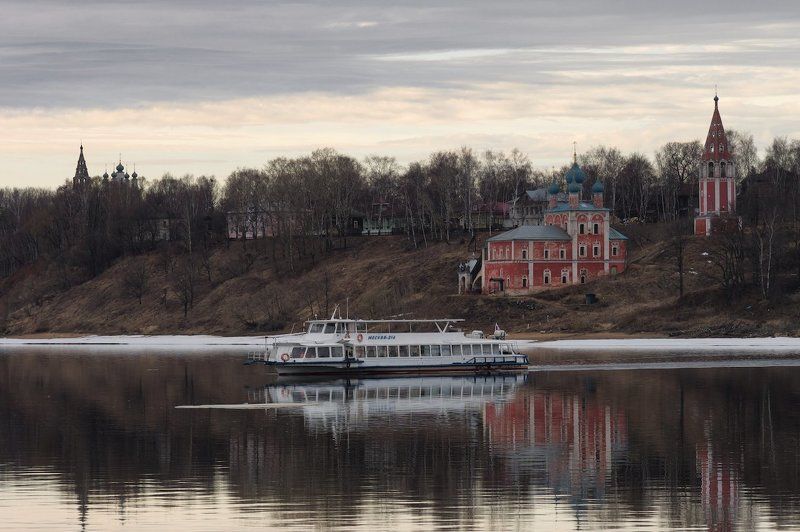 город тутаев, река волга, переправа, храмы, пароход, берег, весна Берега фото превью