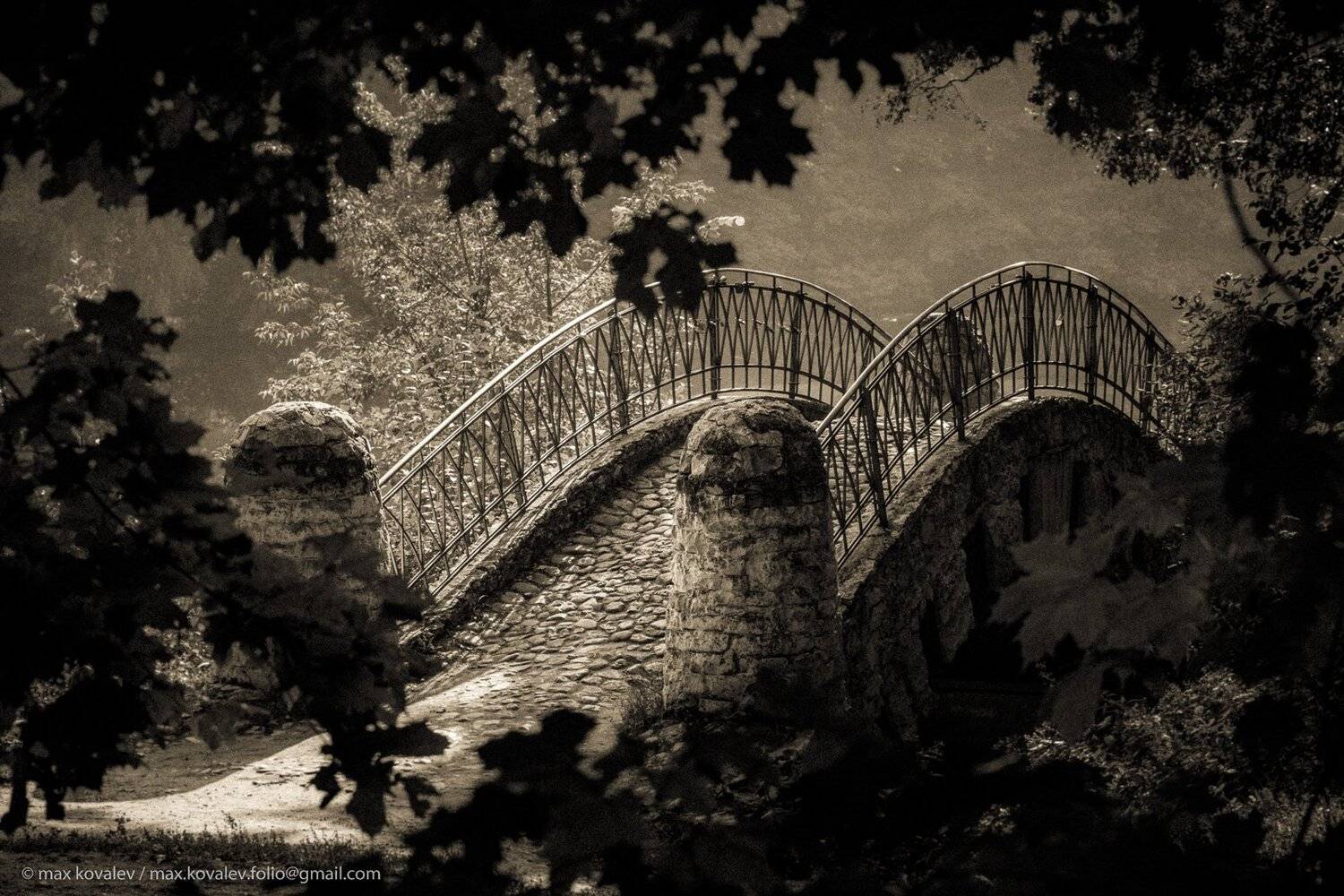 Kuzminki, autumn, bridge, humped, morning, park, paving stone, shadow, Кузьминки, брусчатка, горбатый, мост, осень, парк, перила, тень, утро, Максим Ковалёв