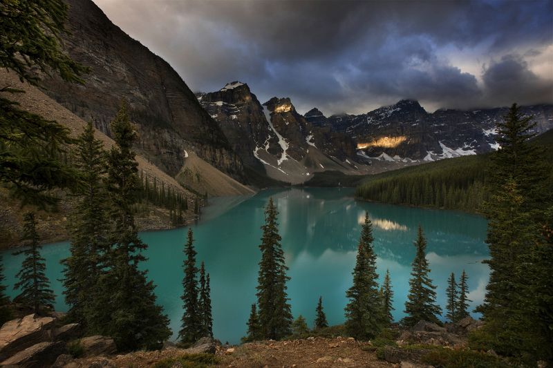 Свет Из Ниоткуда. Озеро Морейн. фото превью
