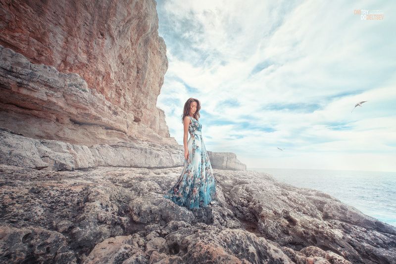 скалы, берег, море, девушка, камни, небо, чайки, облака Майоркинские зарисовки... фото превью