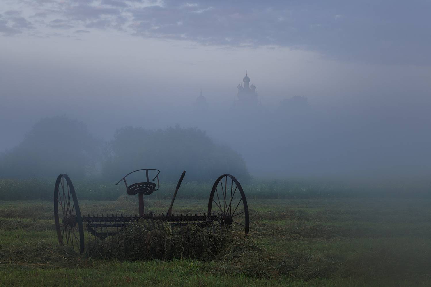 турчасово, белые ночи, косилка, церковь, туман, Морозов Сергей