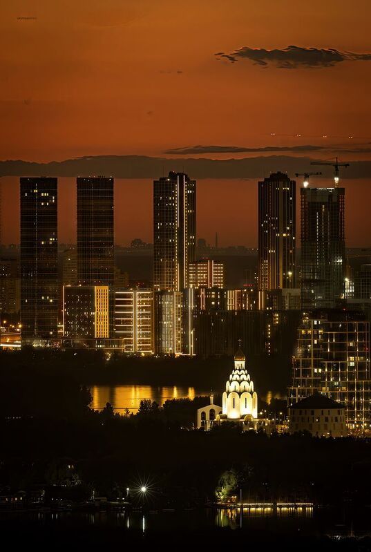 Москва - город контрастов фото превью