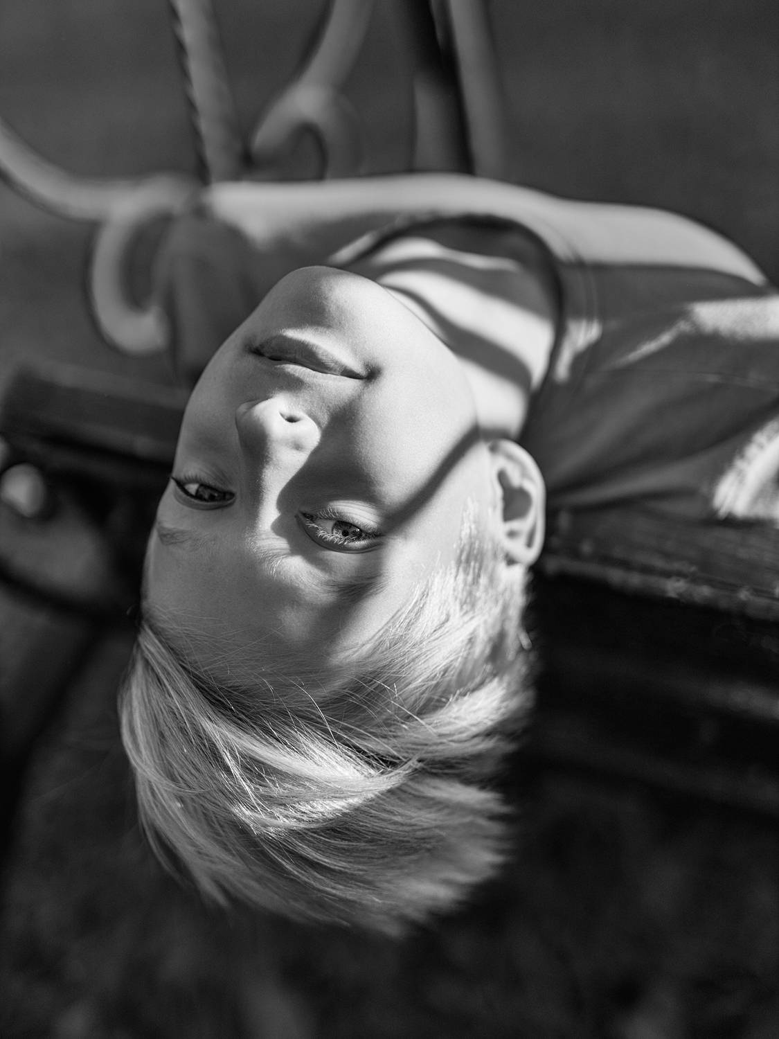 портрет, лицо, чб, свет, тень, взгляд, качели, дача, прическа, Ведмеденко Оксана