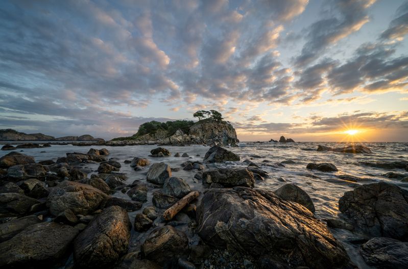 Россия, Приморский край, Японское море, полуостров Гамова, бухта Орлинка, рассвет На рассвете в Приморье фото превью
