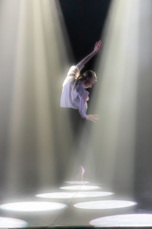 В танце фото превью