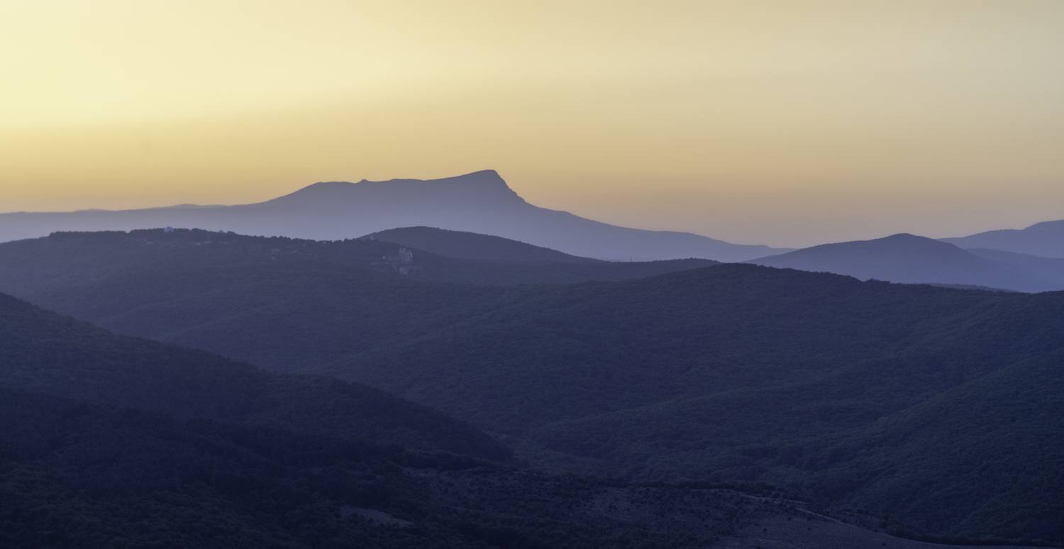 Россия, Крым, Бахчисарайский район, пещерный город Тепе-Кермен, рассвет, Гаврилов Юрий