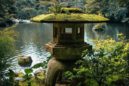 Stone lantern