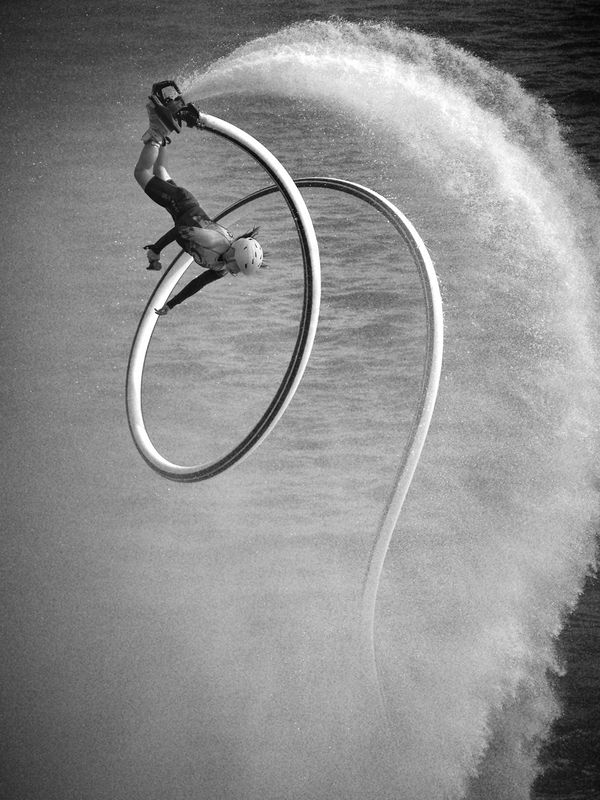 чб, спорт, флайбординг, гидрофлайт Гидрофлайт. фото превью