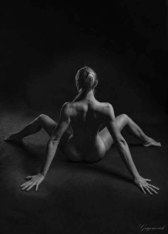 девушка., тень., отдых Отдых после тренировки. фото превью