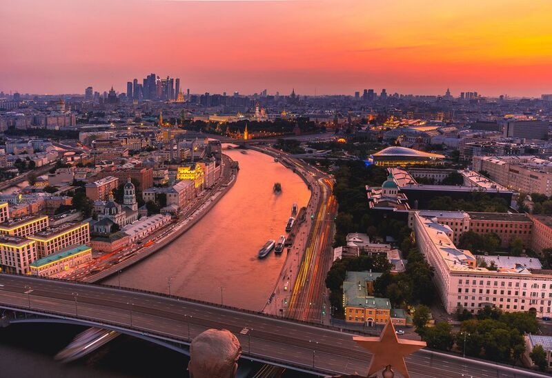 Красочный закат над Москвой фото превью