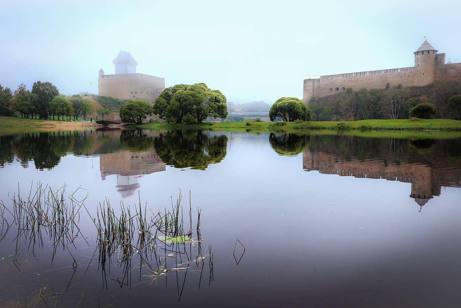 нарва ивангород сентябрь река долина липовка утро дымка замок германа ивангородская крепость, Четвертной Сергей