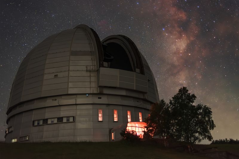 БТА не очень ясной ночью фото превью