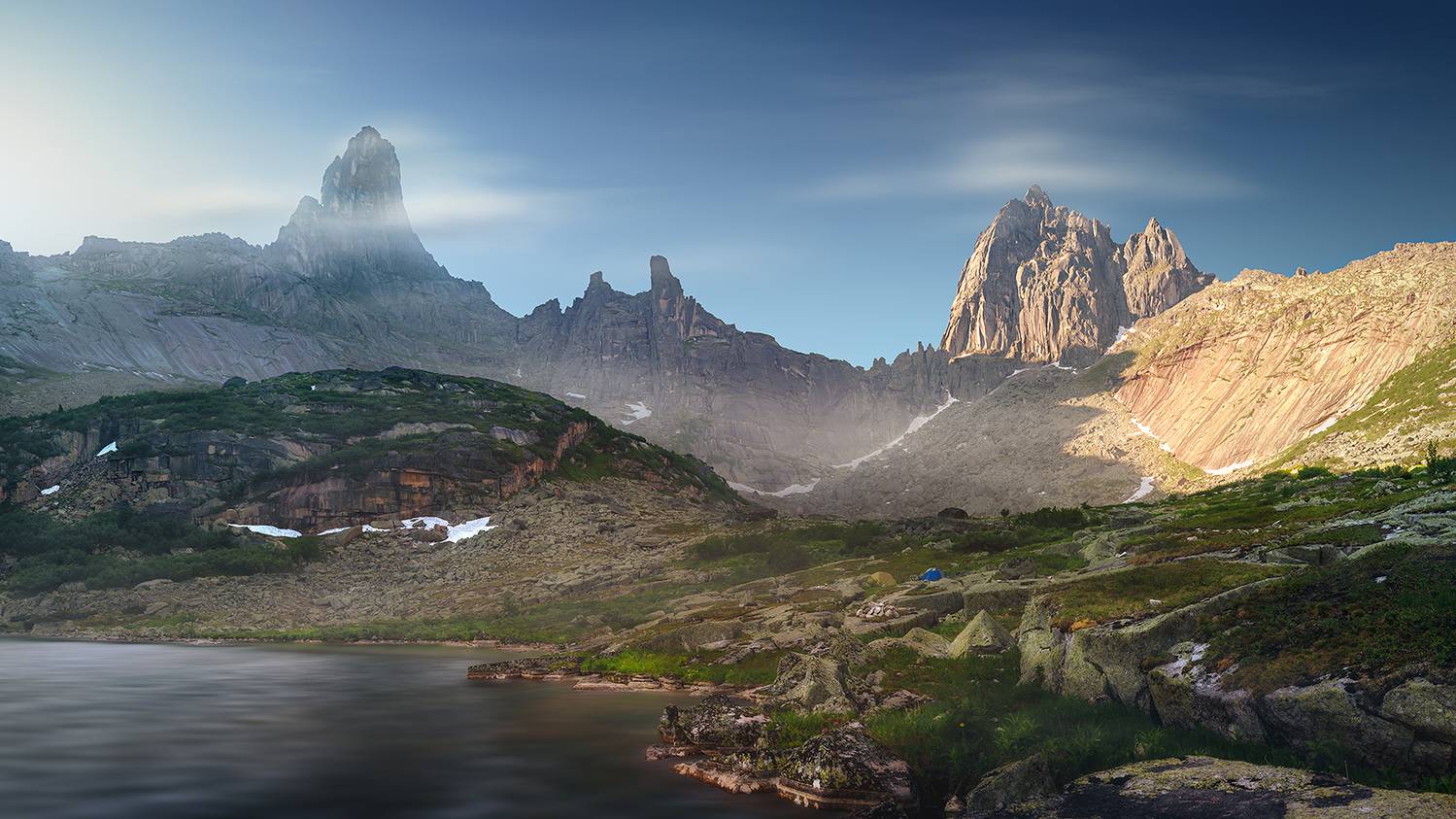 пейзаж, природа, горы, скалы, озеро, вершина, утро, дымка, туман, путешествие, ергаки, звездный, горных духов, птица, красноярский край, Антипов Дмитрий