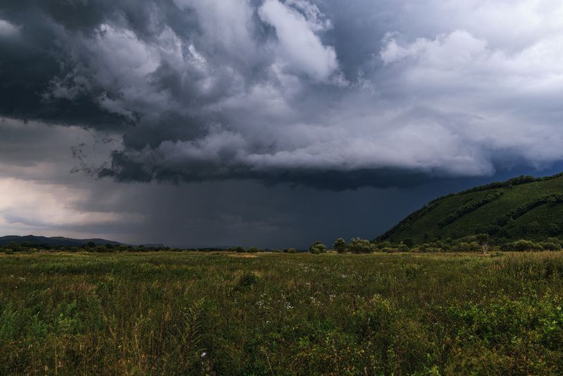 фотограф олег мороз, находка, золотая долина, приморский край, пейзаж, пейзажная фотография, грозовое небо  фото превью